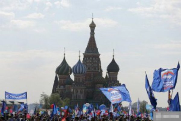 Rusia: Peste 100.000 de persoane au defilat în Piaţa Roşie de 1 Mai